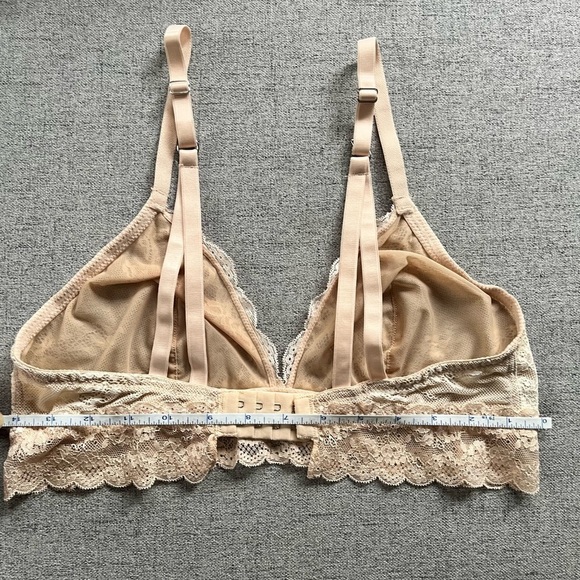 La Vie En Rose lace Bralette. Peachy pink colour. Size Large - Picture 9 of 9